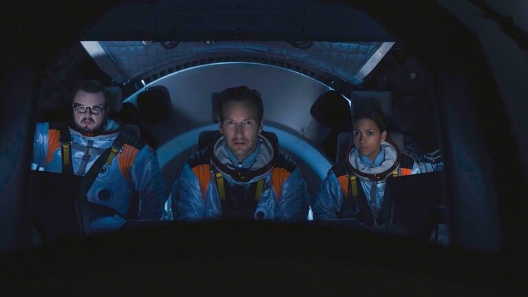 John Bradley, Patrick Wilson et Halle Berry jouent dans Moonfall